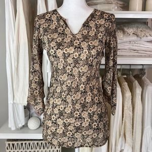 A Byer Floral Tunic blouse with 3/4 asymmetrical sleeves. Sz. Small Item #0152
